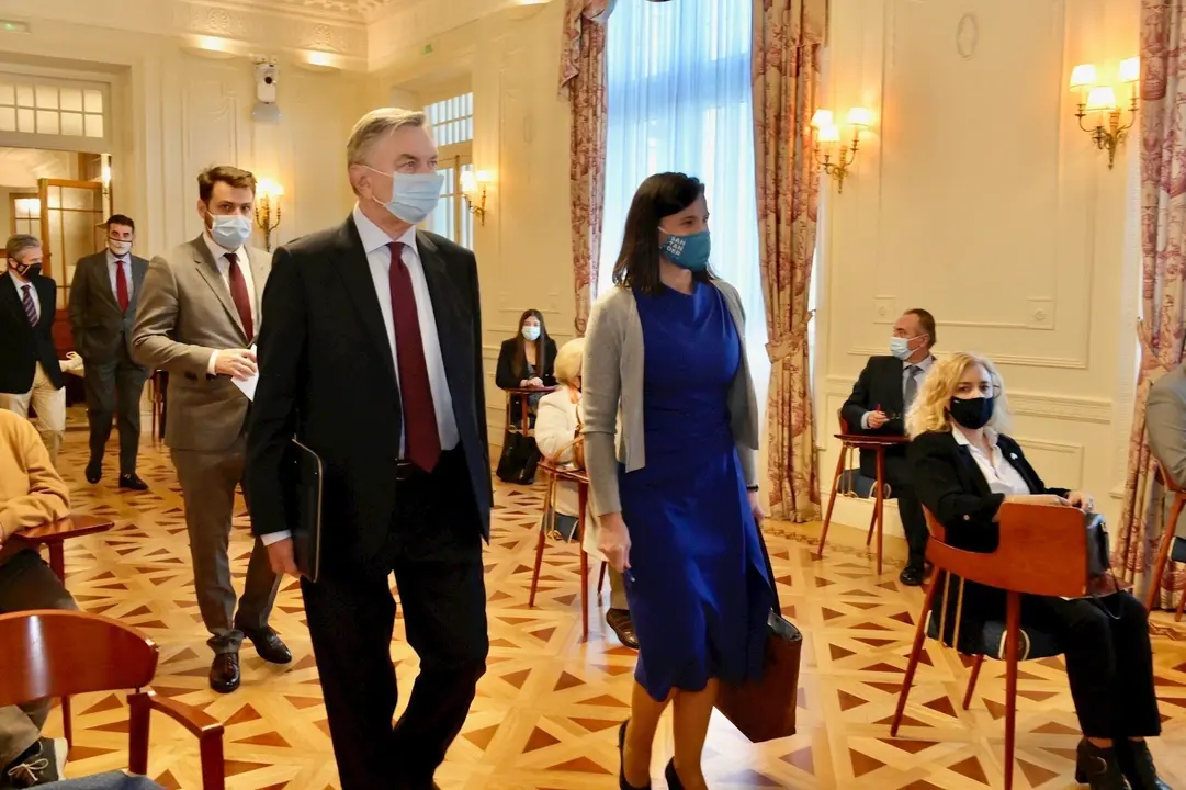 La alcaldesa de Santander, Gema Igual, con el embajador de Rusia en Espa&ntilde;a, Yuri Korchagin