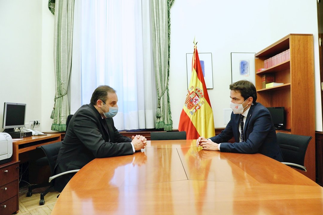 Reunión entre Pedro Casares y José Luis Ábalos
