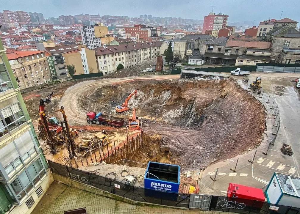 Trabajos de construcci&oacute;n de viviendas en Santander. Archivo.