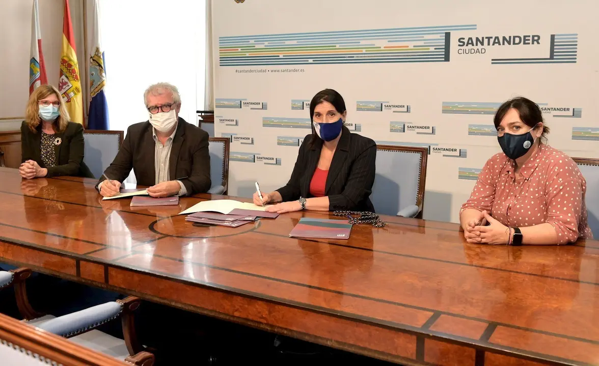 Firma convenio Santander-UC