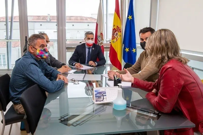 Pablo Zuloaga se re&uacute;ne con representantes de DCERCA