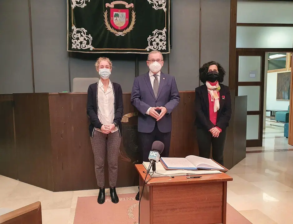 Nota Uc Toma De Posesi&oacute;n Directora Dicom