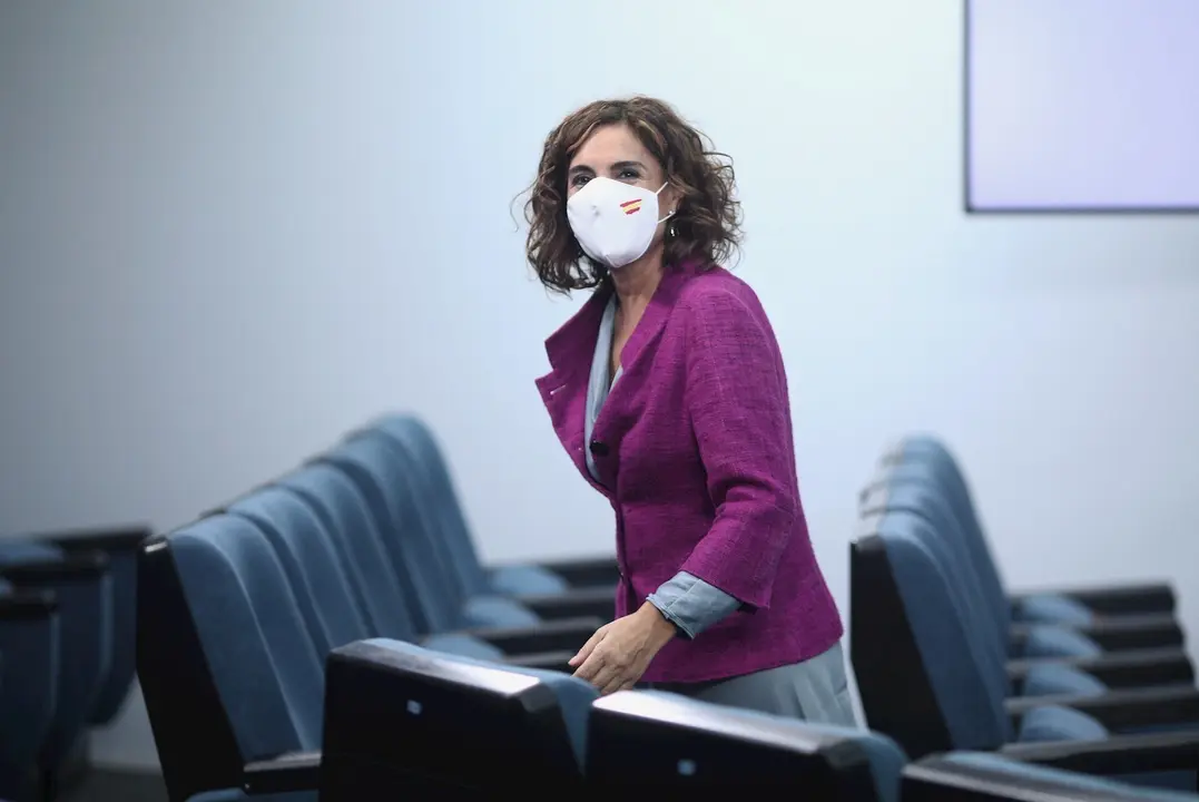 La ministra portavoz y de Hacienda, Mar&iacute;a Jes&uacute;s Montero, al t&eacute;rmino de la rueda de prensa posterior al Consejo de Ministros celebrado en Moncloa, a 27 de octubre de 2020. 