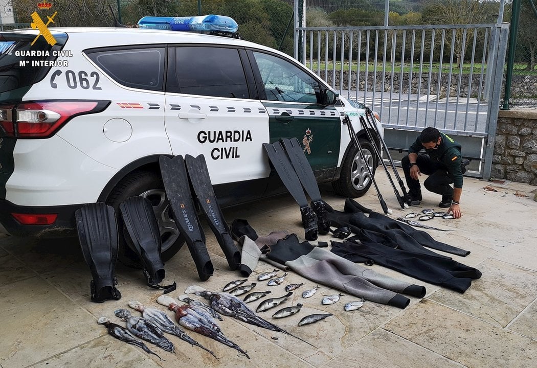 Nota De Prensa Guardia Civil Detiene A Tres Personas Pesca Submarina