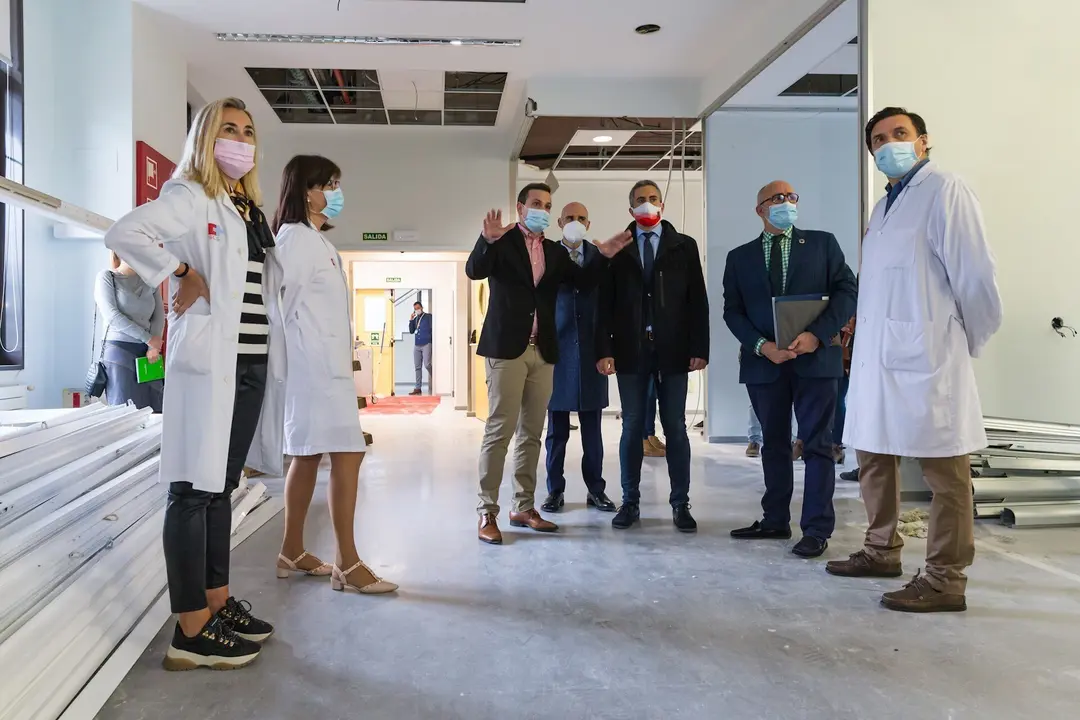Visita a las obras en los pabellones de Valdecilla