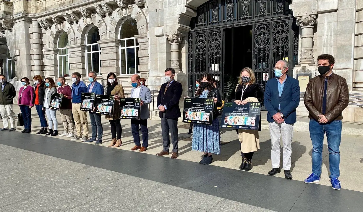 Minuto de silencio por la mujer asesinada en Barcelona