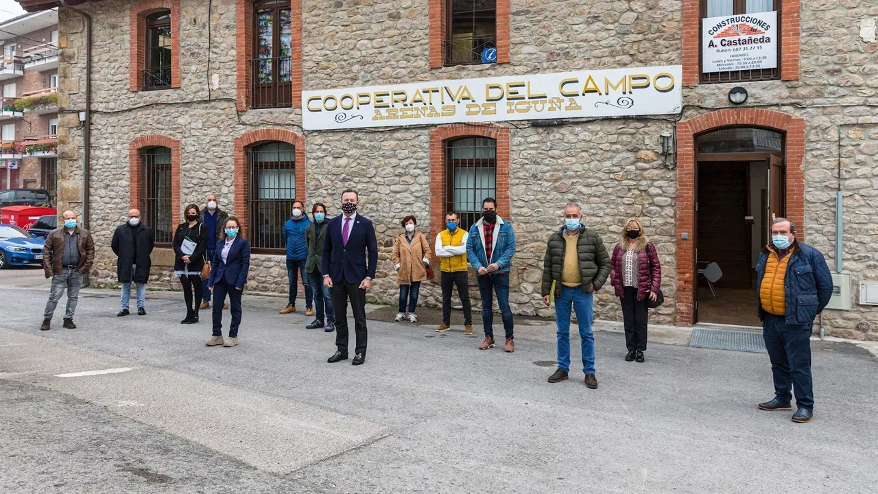 Firma de contratos gestionados por la Asociaci&oacute;n de Desarrollo Territorial Campoo-Los Valles