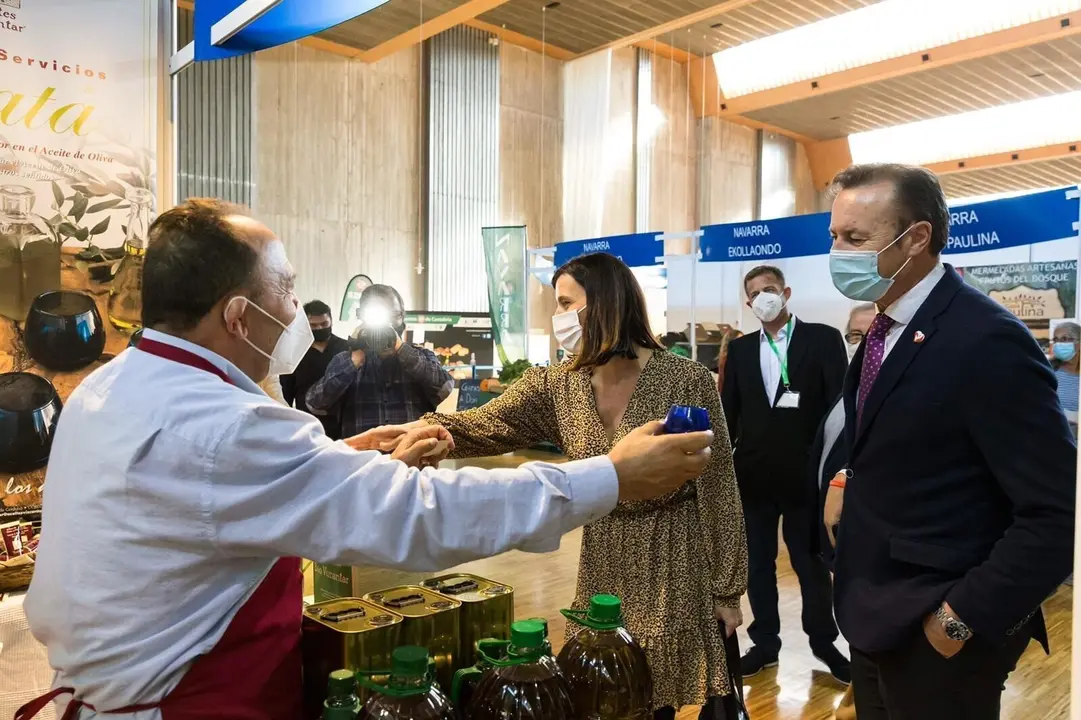 La alcaldesa de Santander, Gema Igual, y el consejero de Desarrollo Rural y Alimentaci&oacute;n, Guillermo Blanco, en BioCantabria