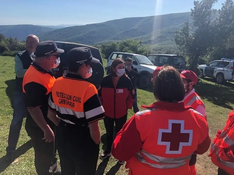 Consejera de Presidencia con voluntarios de protecci&oacute;n civil