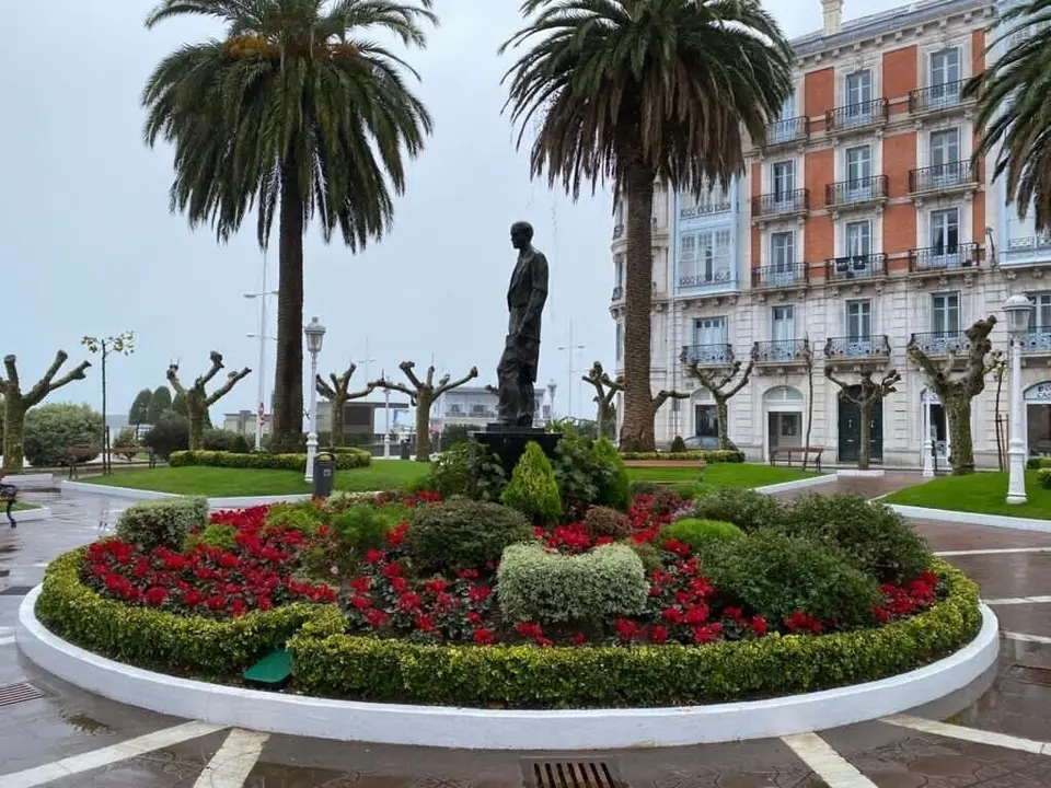 Rotonda ajardinada en Castro Urdiales