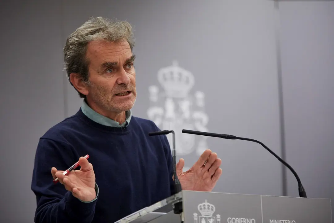 El director del Centro de Coordinaci&oacute;n de Alertas y Emergencias Sanitarias (CCAES), Fernando Sim&oacute;n, ofrece una rueda de prensa para informar sobre la evoluci&oacute;n de la pandemia de coronavirus, en el Ministerio de Sanidad, Madrid (Espa&ntilde;a), a 5 de noviembre d