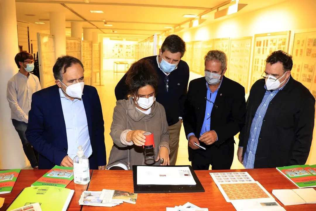 Presentaci&oacute;n matasellos tur&iacute;stico en Correos sobre la iglesia de la Virgen Grande