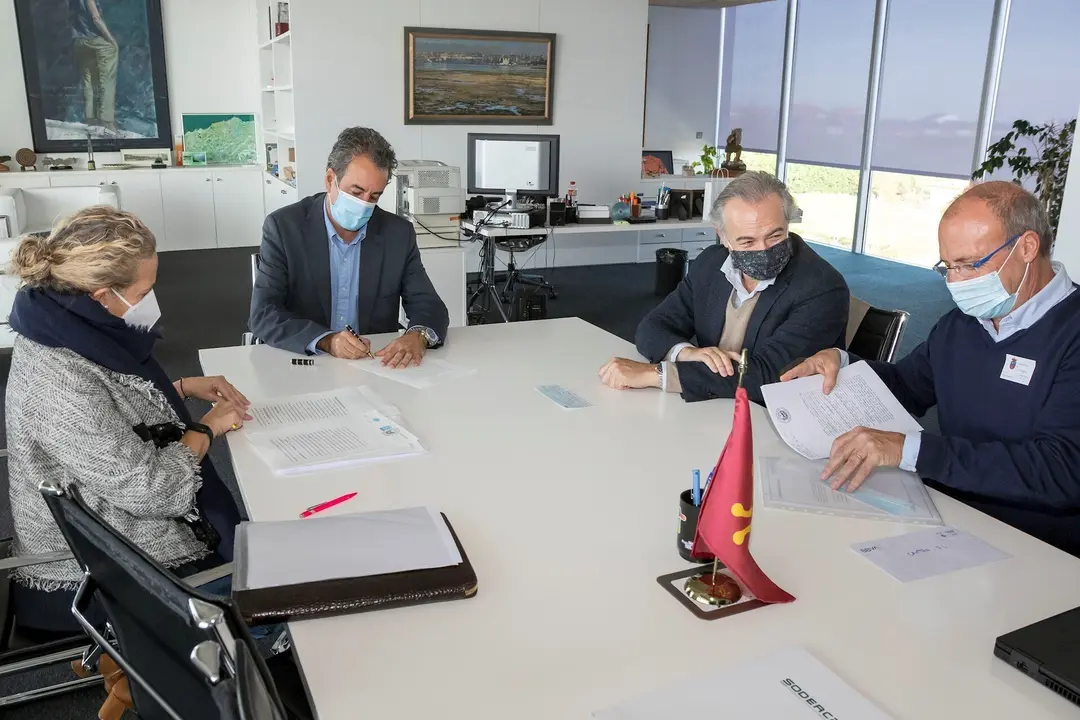 Firma de la compraventa de los terrenos para la ampliaci&oacute;n de las instalaciones de CANTRA