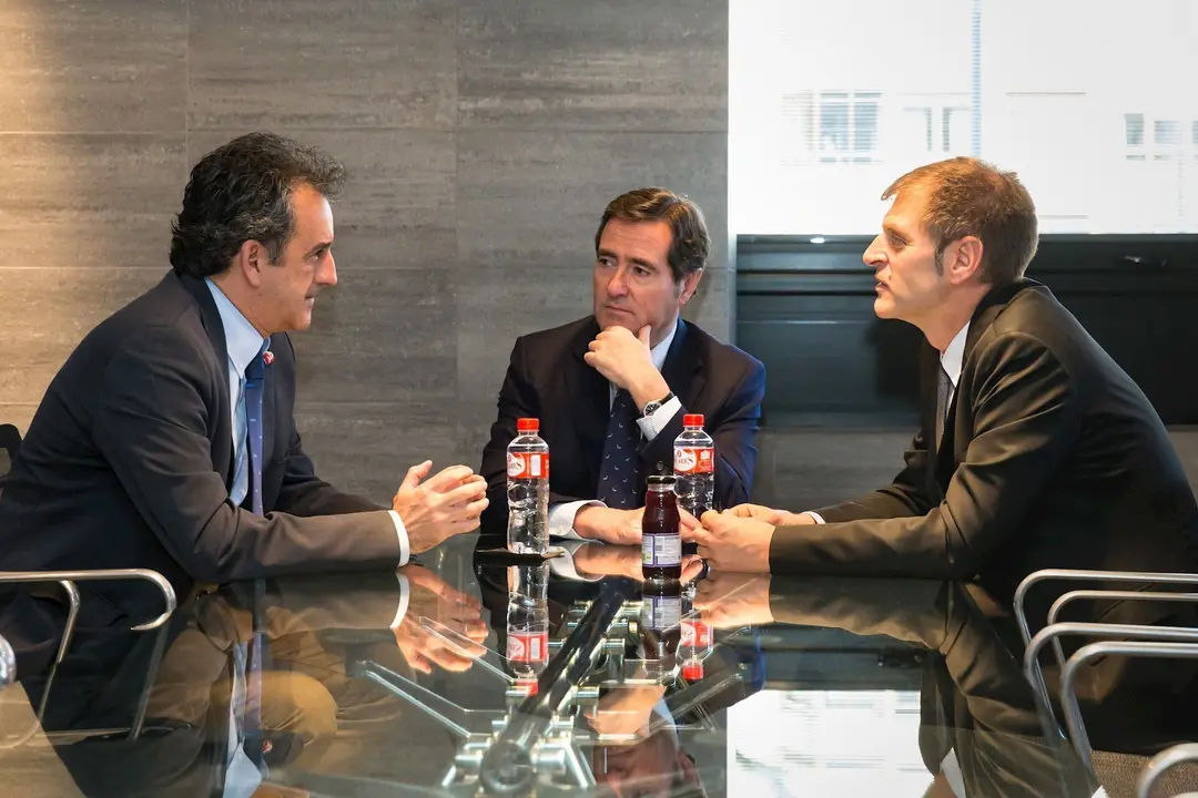 Gobierno y CEOE coinciden en la importancia del di&aacute;logo social para alcanzar consensos 