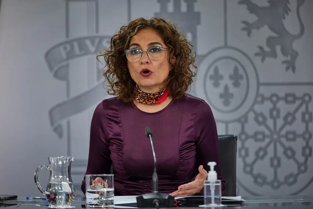 La ministra portavoz y de Hacienda, Mar&iacute;a Jes&uacute;s Montero, durante una rueda de prensa para informar de los acuerdos adoptados en el Consejo de Ministros del d&iacute;a, en La Moncloa, Madrid, (Espa&ntilde;a), a 10 de noviembre de 2020. Entre los acuerdos, el Gobierno ha