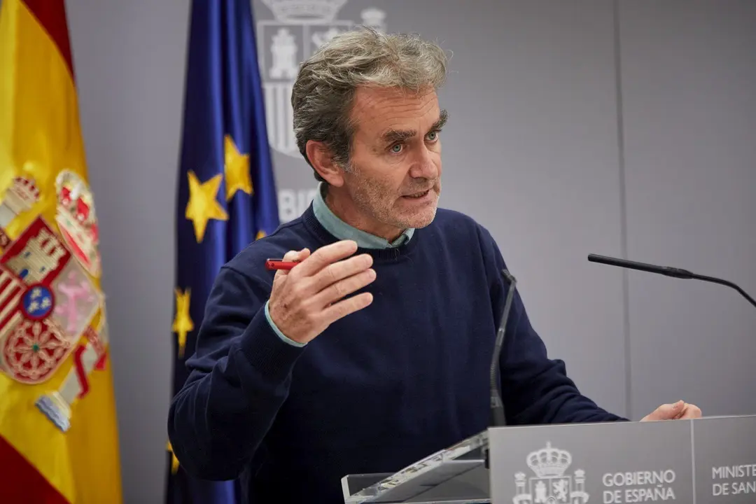 El director del Centro de Coordinaci&oacute;n de Alertas y Emergencias Sanitarias (CCAES), Fernando Sim&oacute;n, ofrece una rueda de prensa para informar sobre la evoluci&oacute;n de la pandemia de coronavirus, en el Ministerio de Sanidad, Madrid (Espa&ntilde;a), a 5 de noviembre.