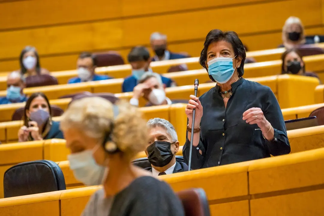 La ministra de Educaci&oacute;n y Formaci&oacute;n Profesional, Isabel Cela&aacute;, durante una sesi&oacute;n de control al Gobierno en el Senado