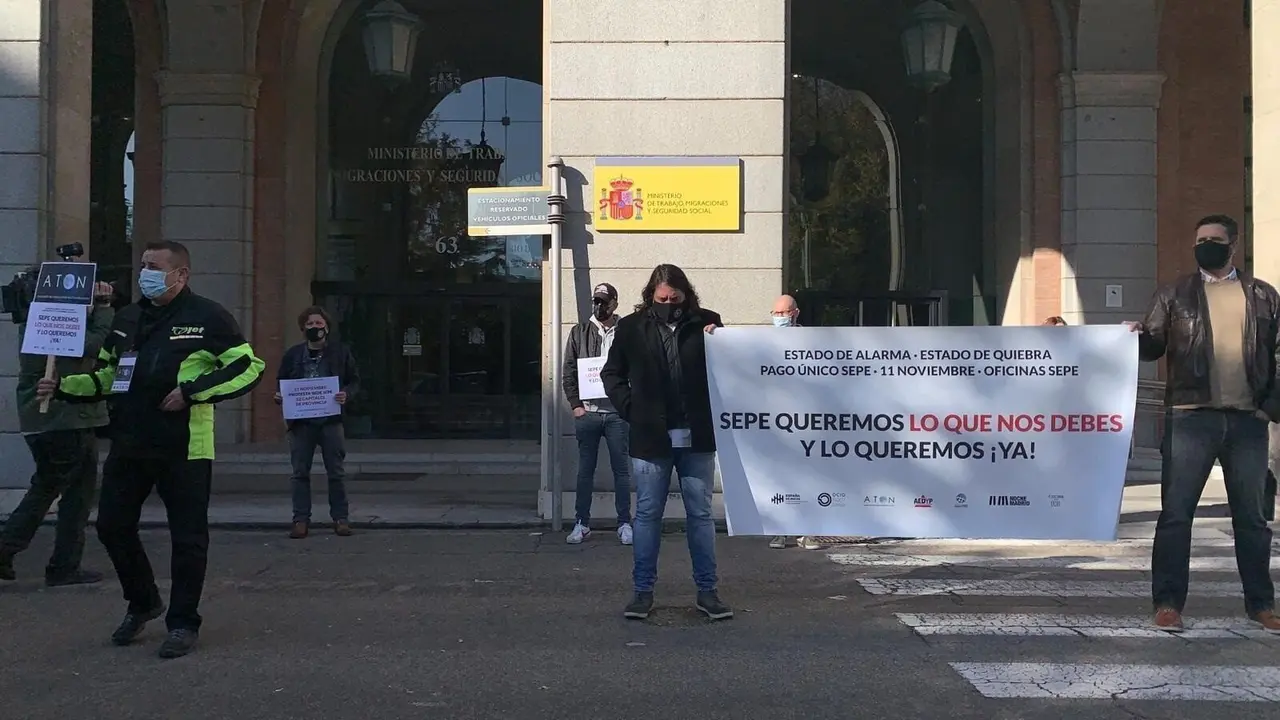 Protesta del sector del ocio nocturno ante el Ministerio de Trabajo