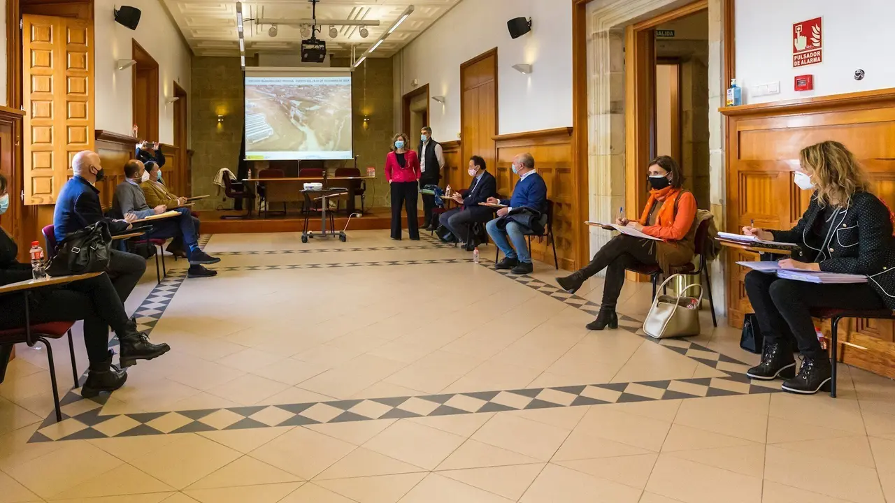 Reuni&oacute;n Gobierno Cantabria, CHE y ayuntamientos sobre inundaciones Reinosa