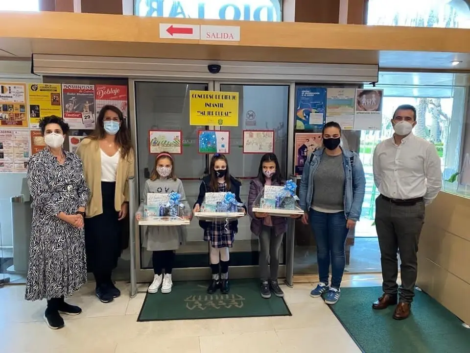 Entrega de premios concurso por el d&iacute;a de la mujer rural