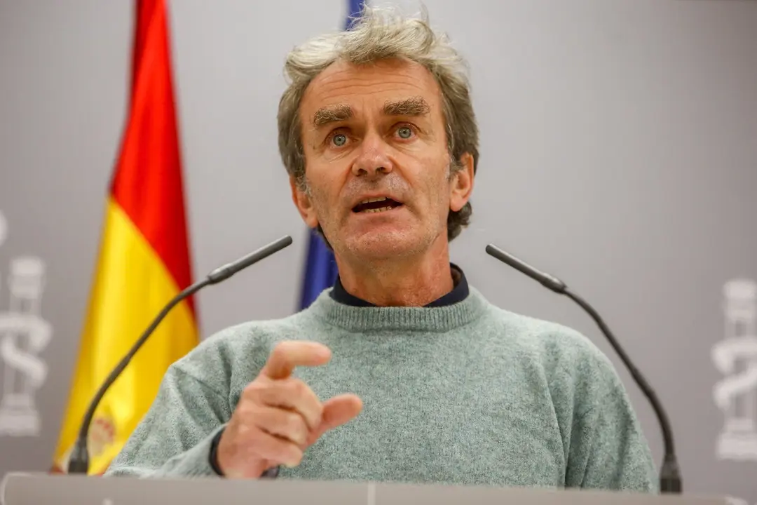 El director del Centro de Coordinaci&oacute;n de Alertas y Emergencias Sanitarias (CCAES), Fernando Sim&oacute;n, ofrece una rueda de prensa para informar sobre la evoluci&oacute;n de la pandemia de coronavirus, en el Ministerio de Sanidad, Madrid (Espa&ntilde;a), a 10 de noviembre.