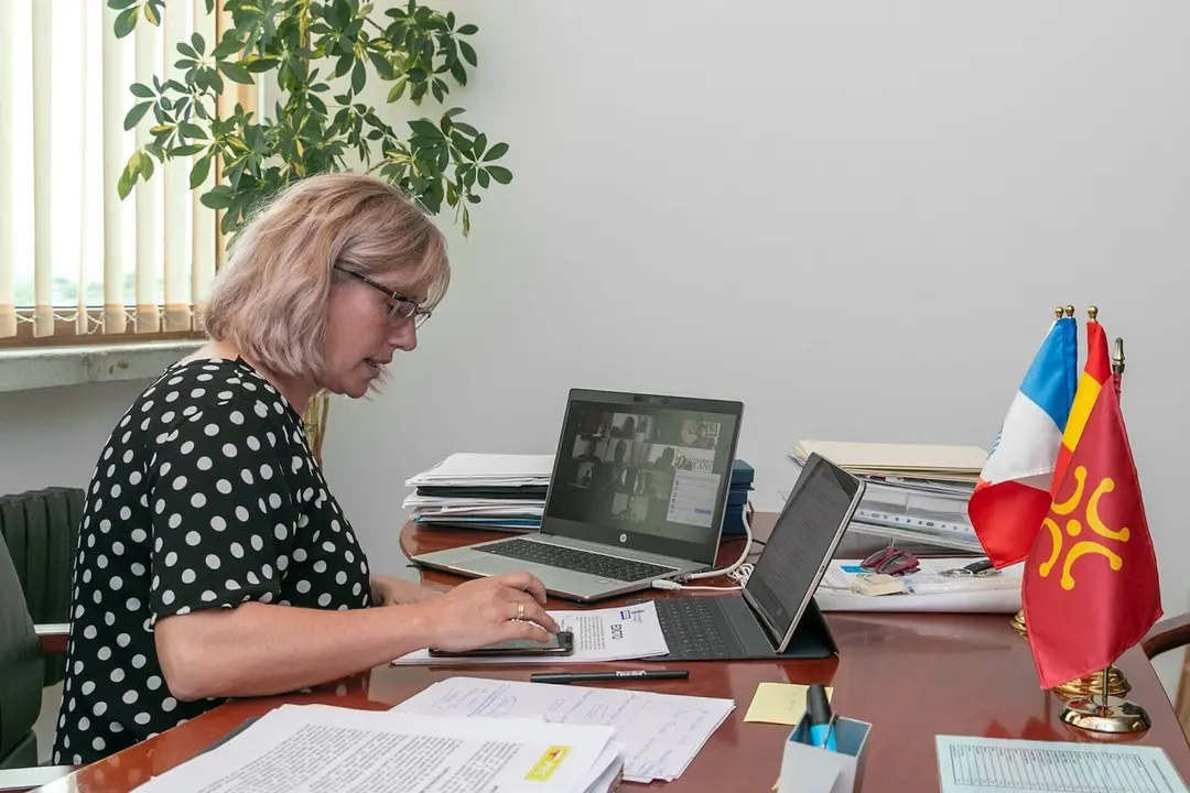 Alcaldesa de Polanco, Rosa D&iacute;ez, en el Pleno municipal telem&aacute;tico que ha aprobado los presupuestos de 2021