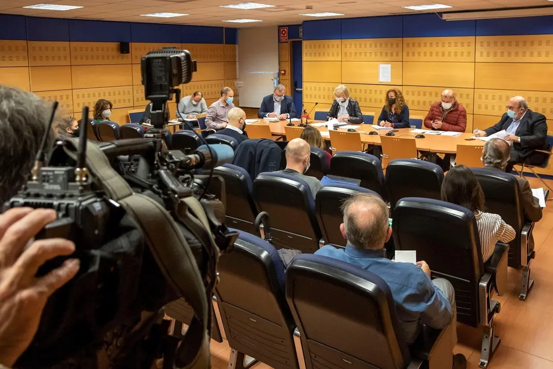 La consejera de Educaci&oacute;n, Formaci&oacute;n Profesional y Turismo, Marina Lomb&oacute;, preside la reuni&oacute;n de la Mesa Sectorial de Educaci&oacute;n