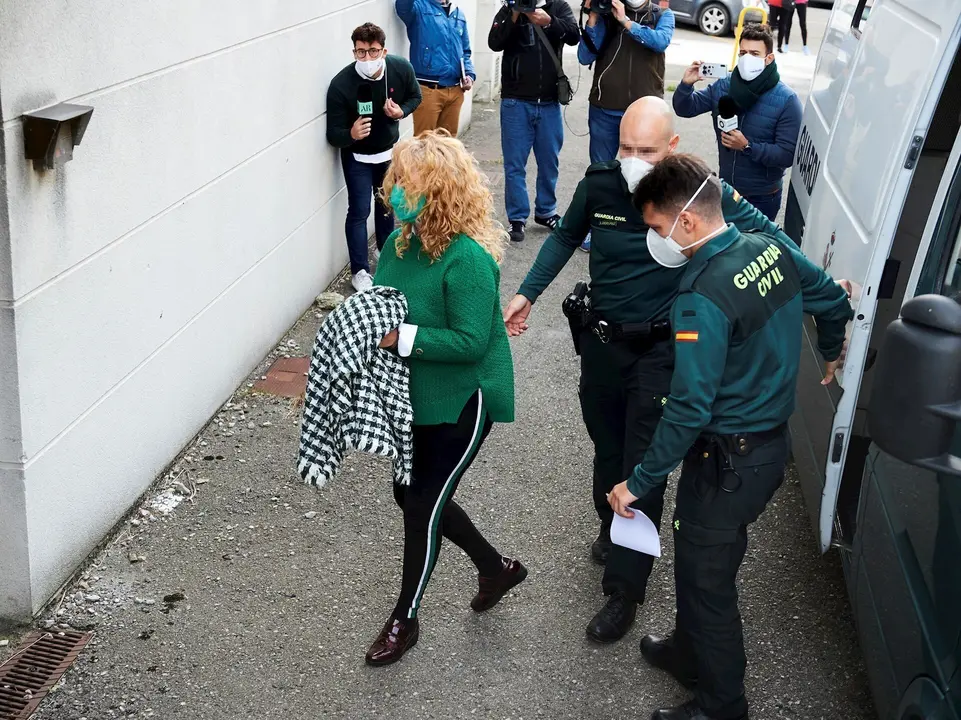 Comparecencia de la acusada por el cr&iacute;mend el cr&aacute;neo de Cstro Urdiales, en el Juzgado de Instrucci&oacute;n