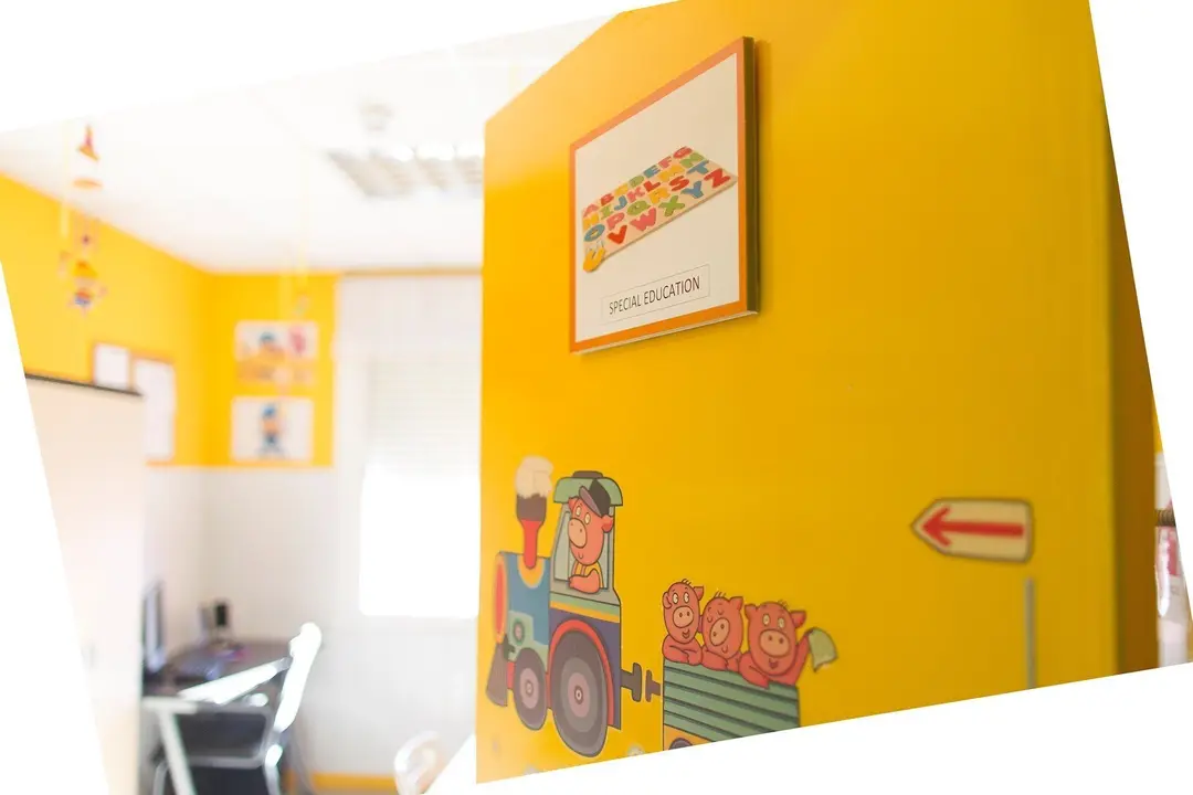 Colegio biling&uuml;e, escuela, aula, primaria, infantil, clase, ni&ntilde;o, ni&ntilde;a, ni&ntilde;os, deberes, aprender ingl&eacute;s