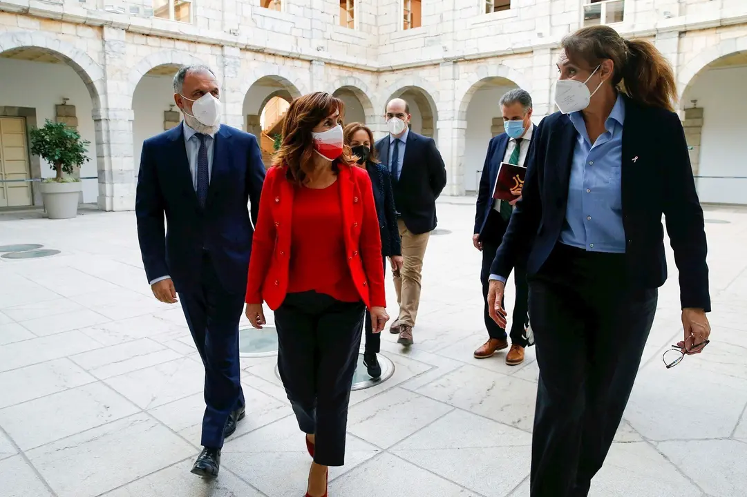 La consejera de Empleo y Pol&iacute;ticas Sociales, Ana Bel&eacute;n &Aacute;lvarez, antes de comparecer en comisi&oacute;n parlamentaria para presentar los presupuestos de su &aacute;rea