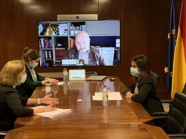 Reuni&oacute;n de la secretaria de Estado de Sanidad, Silvia Calz&oacute;n,  con el presidente de Cermi, Luis Cayo P&eacute;rez; presidente de C&aacute;ritas, Manuel Bret&oacute;n y la directora del Departamento de Salud de Cruz Roja, Carmen Mart&iacute;n.