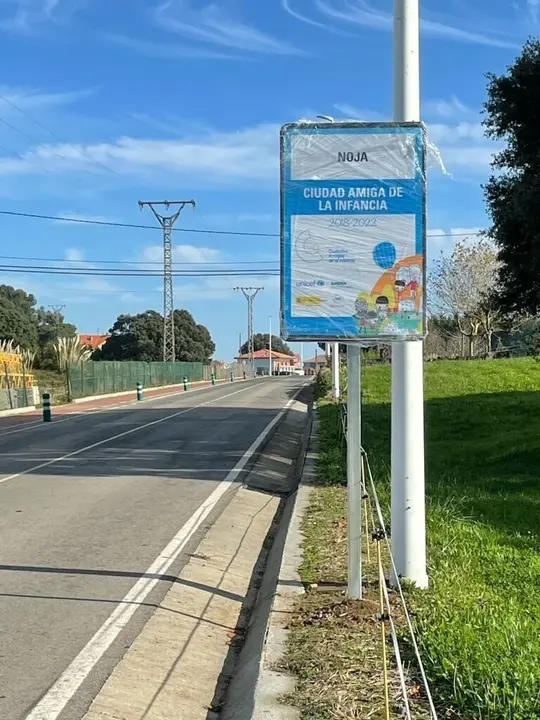 Se&ntilde;al en Noja, ciudad amita de la infancia