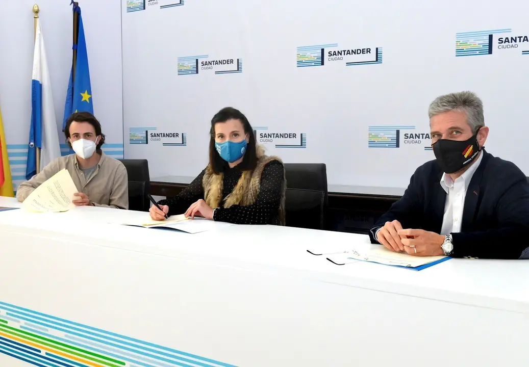 Firma del convenio Santander con Fluent
