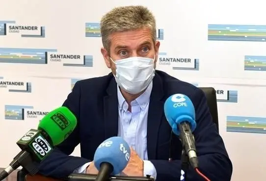 El portavoz del equipo de gobierno de Santander y del Cs, Javier Ceruto, en rueda de prensa