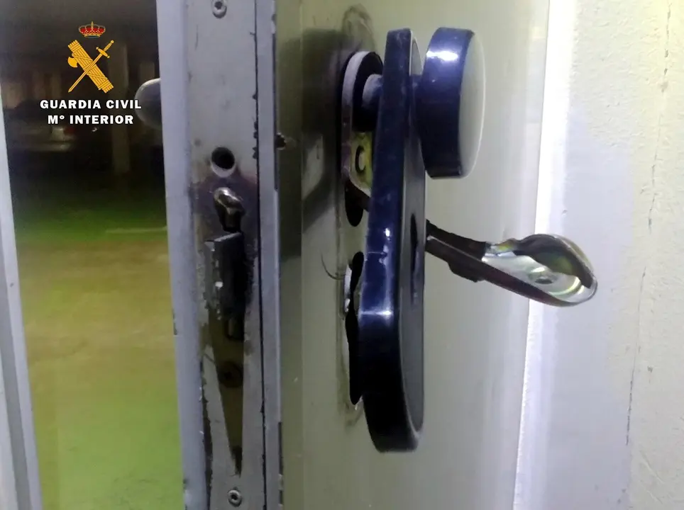 Nota De Prensa La Guardia Civil Detiene A Dos Personas Por Robos Y Da&ntilde;os En 19 Trasteros En Castro Urdiales