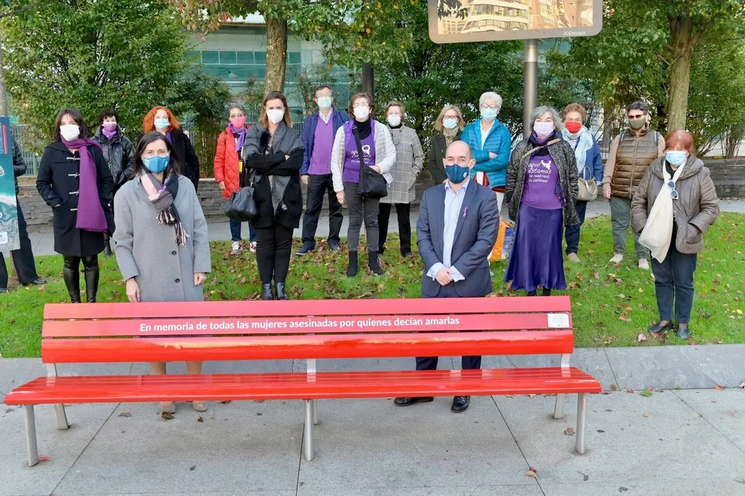 Campa&ntilde;a 'El banco rojo' en Santander