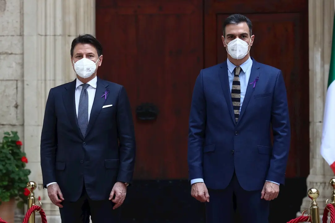 El presidente del Gobierno, Pedro S&aacute;nchez, y el presidente del Consejo de Ministros de Italia, Giuseppe Conte, durante la XIX Cumbre hispano-italiana en Palma de Mallorca