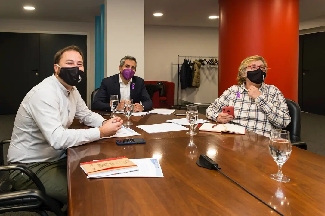 El vicepresidente Pablo Zuloaga en la reuni&oacute;n con el sector cultural