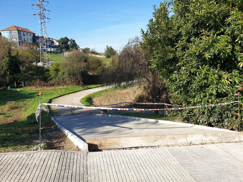 Rampa de acceso a las Marismas Negras de Astillero