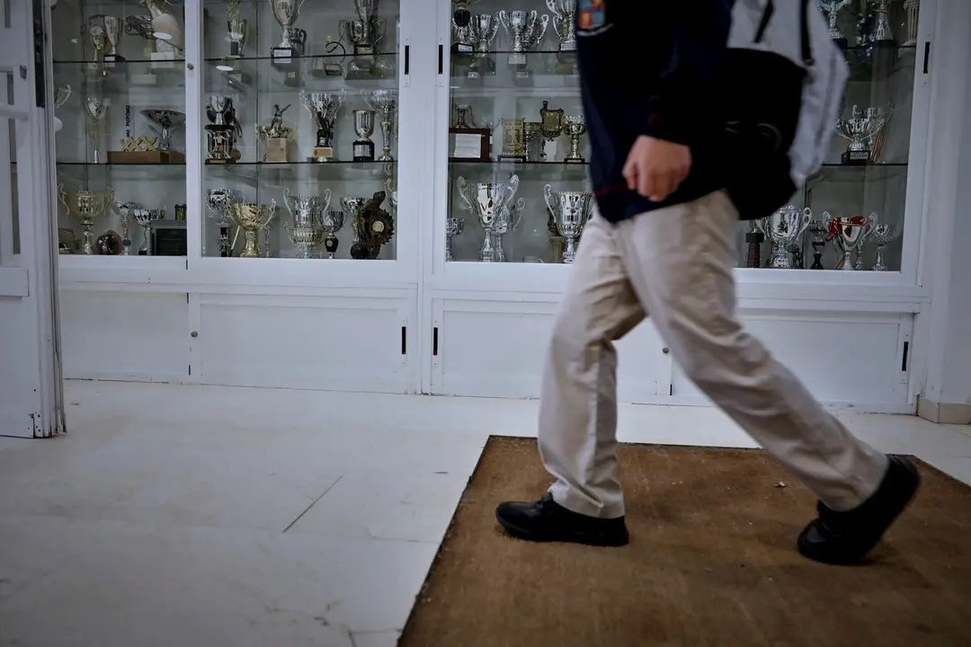 Un ni&ntilde;o en un colegio.