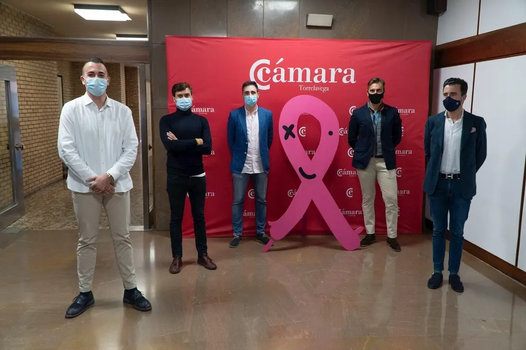 Firma de convenio entre Rosa Navidad y C&aacute;mara de Comercio de Torrelavega