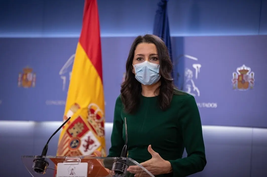La presidenta de Ciudadanos, In&eacute;s Arrimadas, en una rueda de prensa en el Congreso de los Diputados.