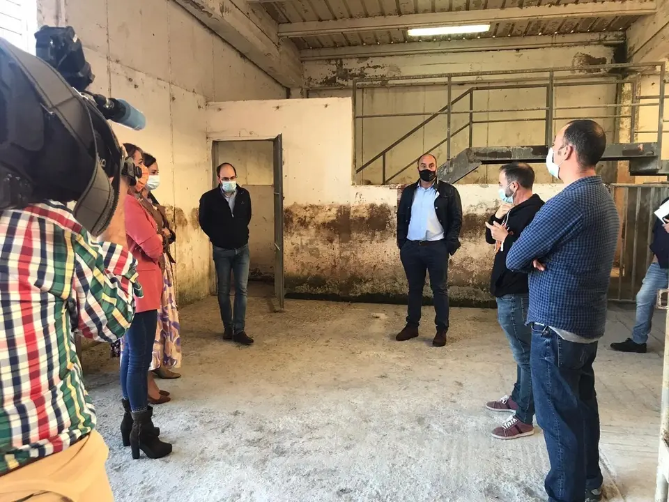 Concejales de Torrelavega visitan el matadero