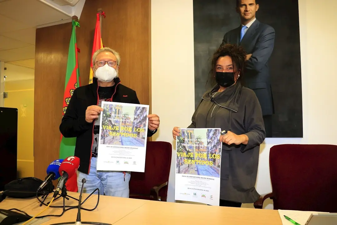 Pedro Barrio y Esther V&eacute;lez presentan la exposici&oacute;n del artista en la sala Mauro Muriedas