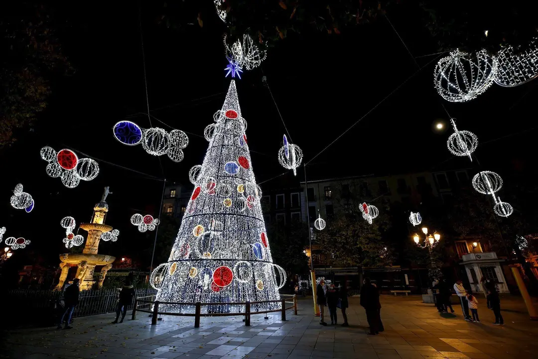 Las luces de la Navidad 2020 se encienden en Granada en mitad de la pandemia del coronavirus. Granada a 30 de noviembre 2020