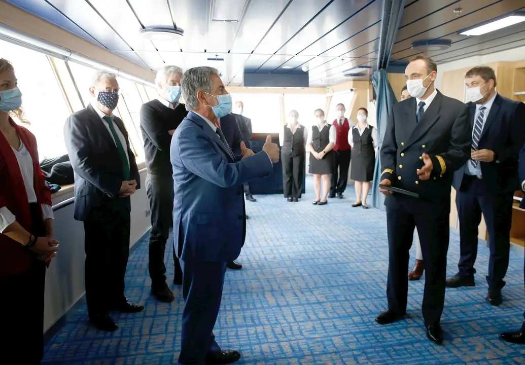 Revilla en la presentaci&oacute;n del barco Galicia