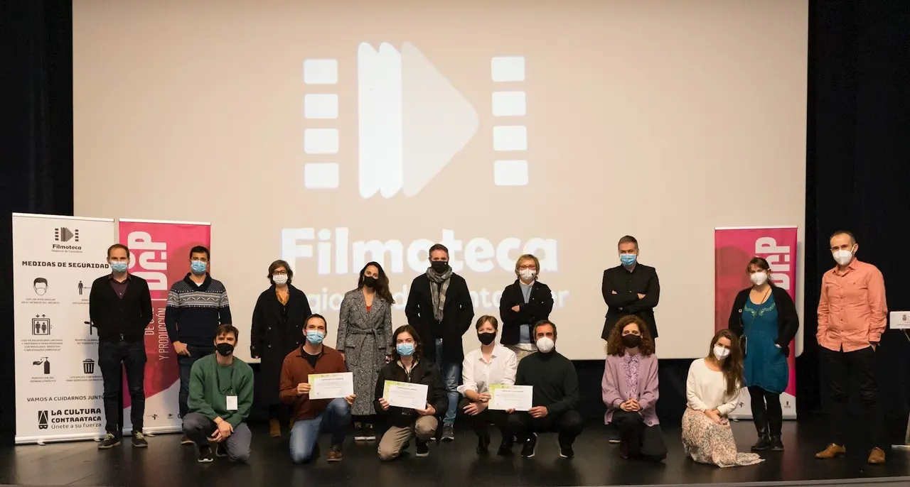 Entrega de premios del taller de di&aacute;logos de cine y producci&oacute;n
