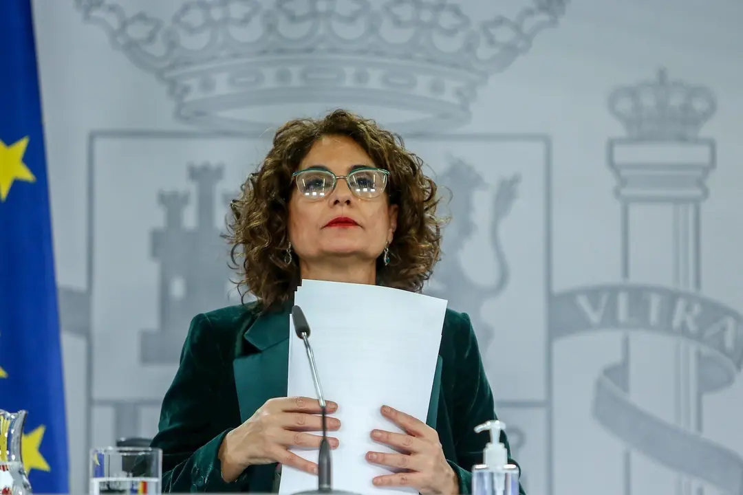 La ministra portavoz y de Hacienda, Mar&iacute;a Jes&uacute;s Montero, comparece en rueda de prensa tras el Consejo de Ministros celebrado en Moncloa (Madrid), a 1 de diciembre de 2020. 