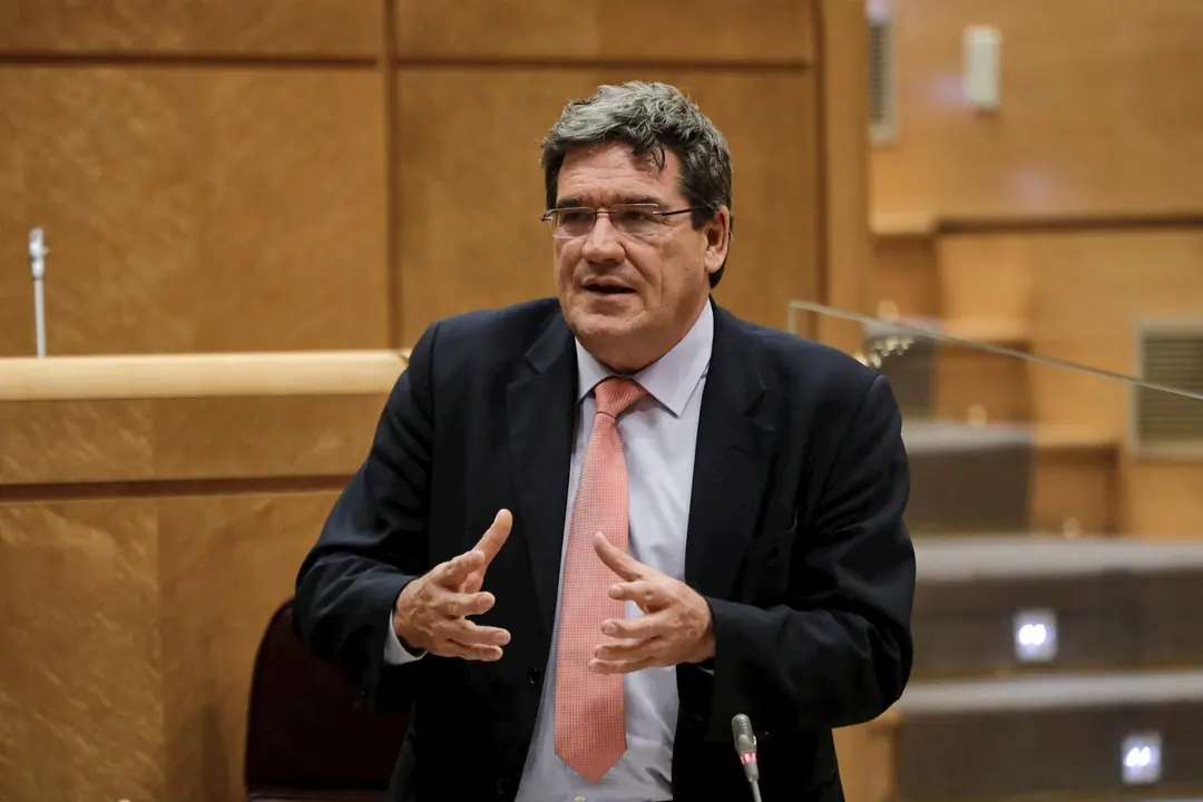 El ministro de Inclusi&oacute;n, Seguridad Social y Migraciones, Jos&eacute; Luis Escriv&aacute;, durante su intervenci&oacute;n en una sesi&oacute;n de control al Gobierno en el Senado, en Madrid (Espa&ntilde;a) a 14 de julio de 2020. Con este pleno, la C&aacute;mara Alta dar&aacute; por terminada su activida