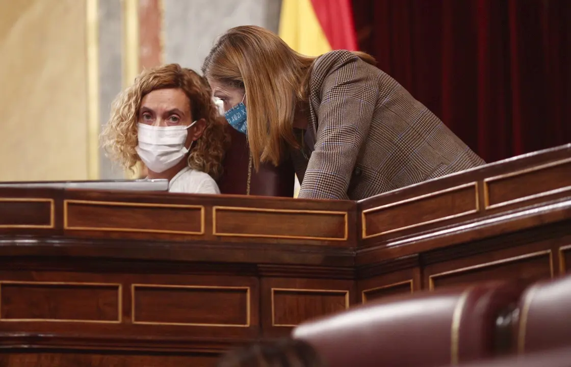 La presidenta y la vicepresidenta segunda del Congreso, Meritxell Batet y Ana Pastor durante una sesi&oacute;n plenaria en la C&aacute;mara Baja